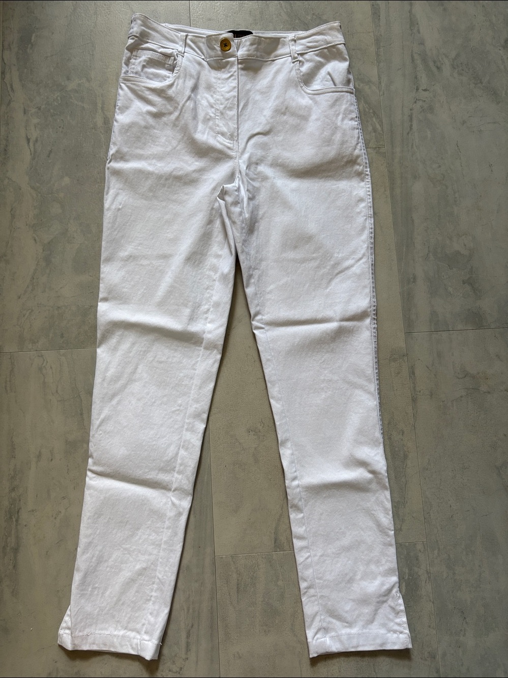 Truth by republic  Jeans White midrise  Skinny  ultra stretch women’s size M